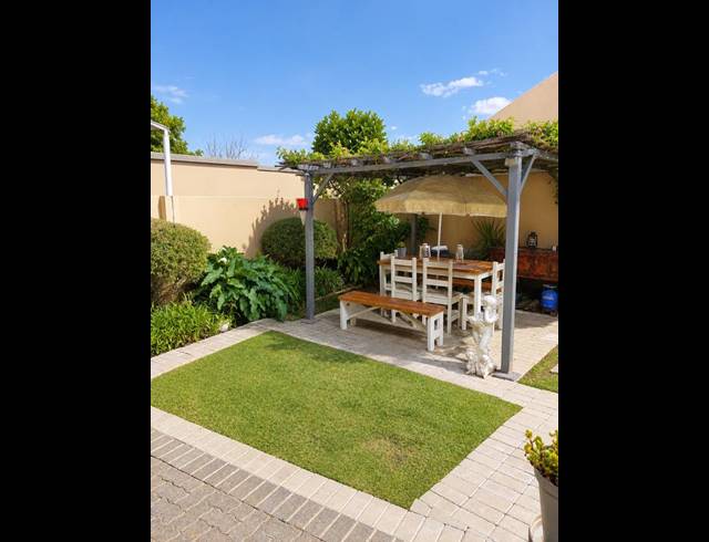 2 BEDROOM TOWNHOUSE FOR SALE IN PELLISSIER